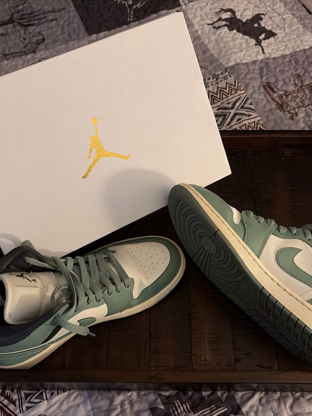 Air Jordan 1 Low woman’s Leather Sneakers - Seafoam/White
